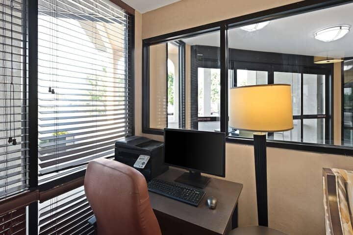 Business Center 27 of 29