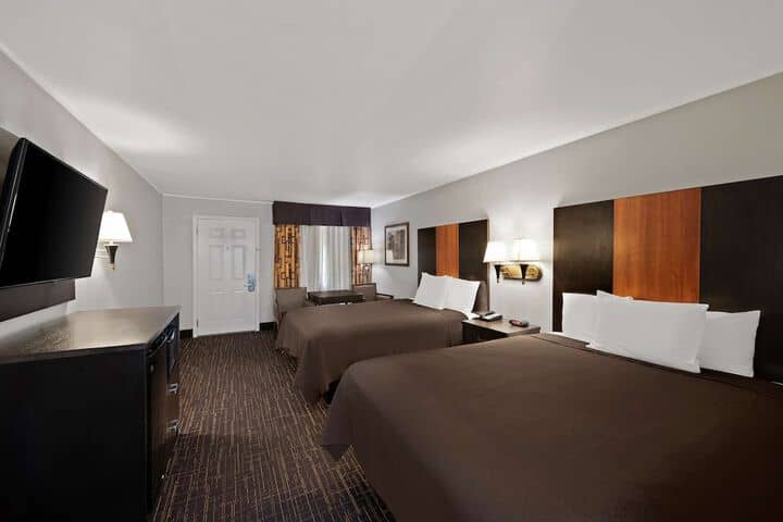 Room 9 of 29