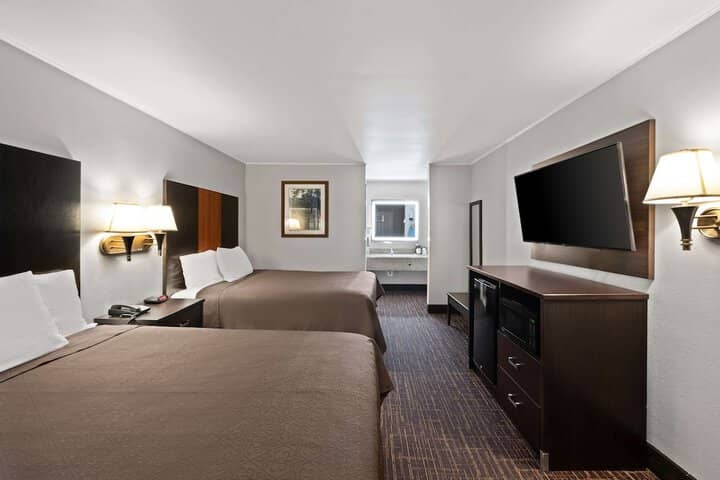 Room 11 of 29
