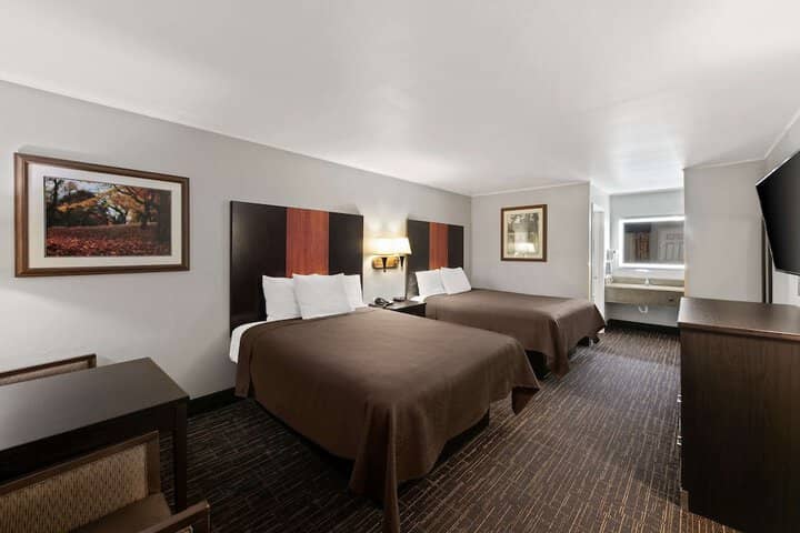 Room 10 of 29