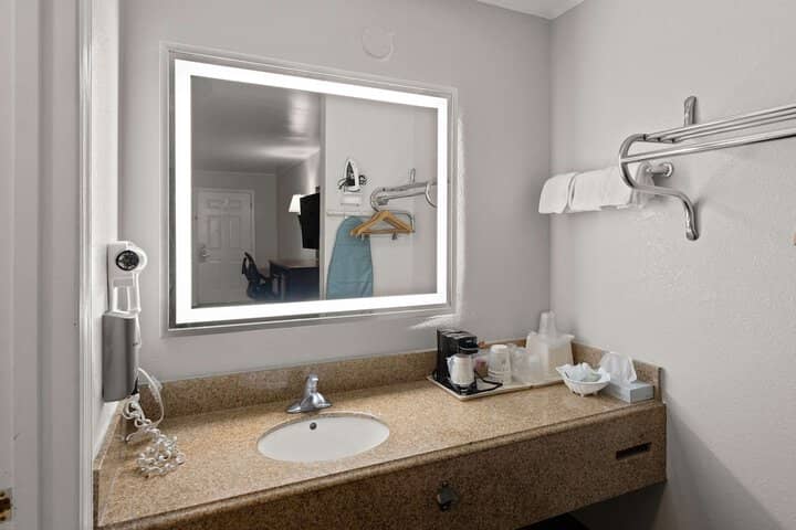 Room 16 of 29